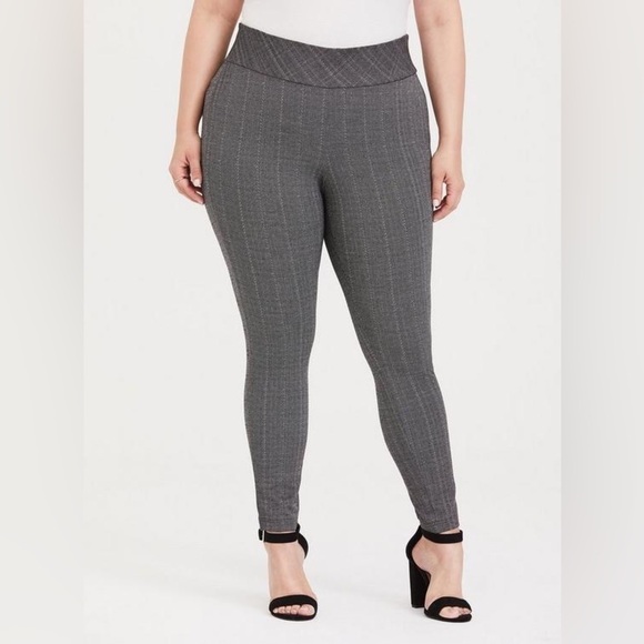 TORRID Grey Chevron Pull On Pixie Pants Size 3 - Picture 1 of 12